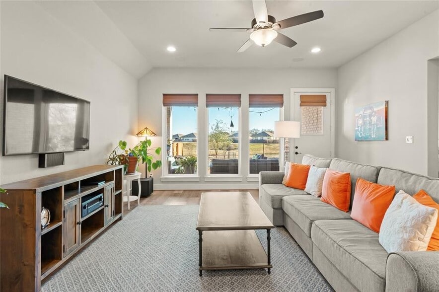 Building Photo - 111 Chinaberry Bnd