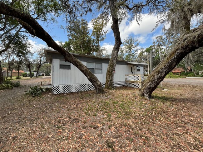 Building Photo - 2/1 Super Cute Newly Remodeled