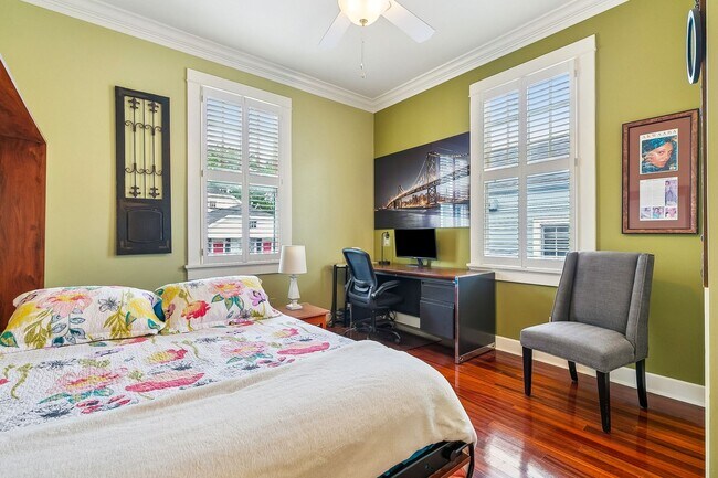 Building Photo - Gorgeous 3BD/3BA with Courtyard