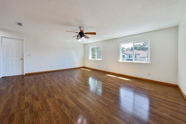 Building Photo - Spacious 4-Bedroom Home, Beautifully Maint...