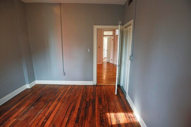 MIddle Bedroom - 1824 Summit St