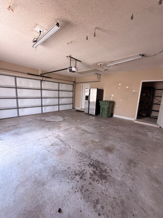 Building Photo - 9342 Wrens Way