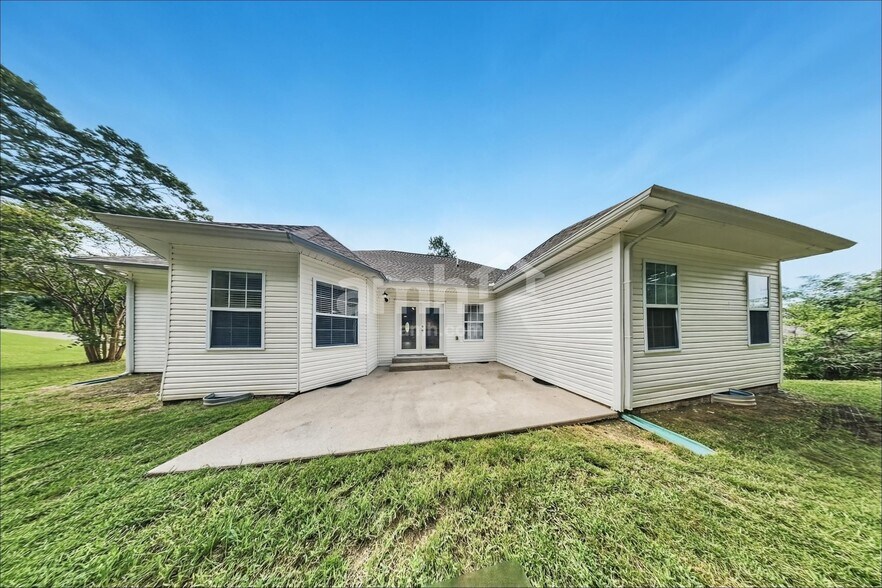 Building Photo - 1001 High Ridge Dr N
