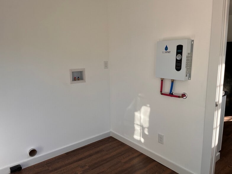Utility Room - 238 Georgia St