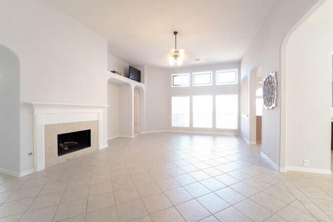 Building Photo - 2910 Sandleigh Dr