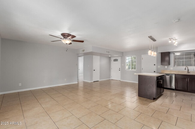 Building Photo - 1002 W Villa Rita Dr