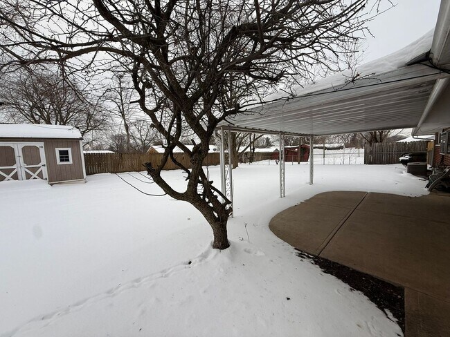 Building Photo - 2076 Terrylynn Ave