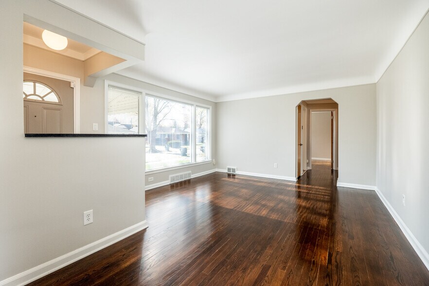 Building Photo - 429 E La Salle Ave