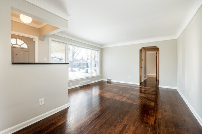 Building Photo - 429 E La Salle Ave