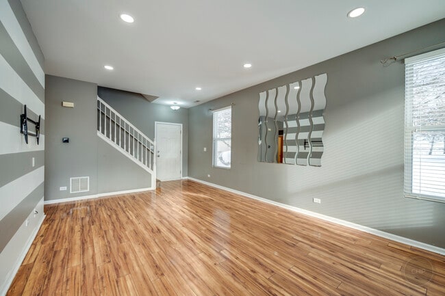 Building Photo - 4055 Blackstone Dr