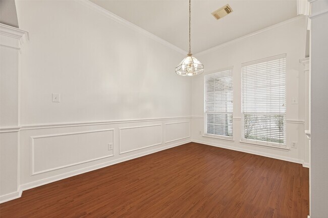 Building Photo - 2015 Waverly Glend Dr