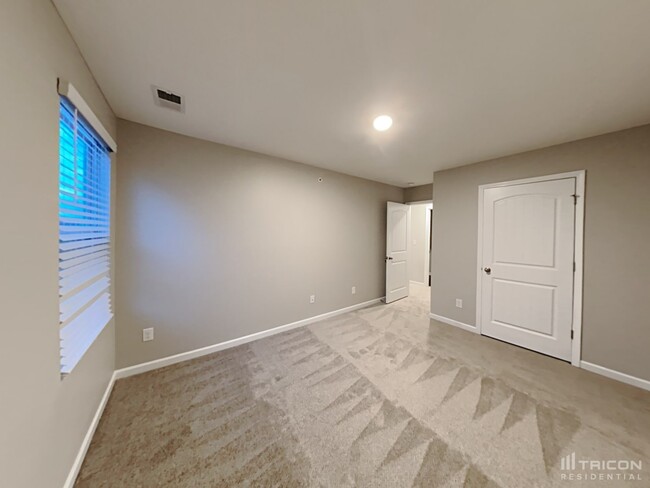 Building Photo - 339 Victory Cir