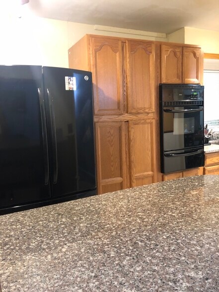 KITCHEN - 5112 Hollywood Rd