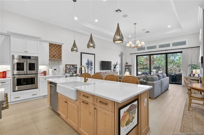 Building Photo - 5407 SW Pomegranate Way