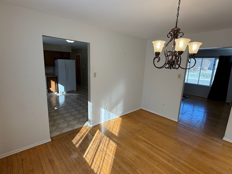 Dining Rm to K + LR - 5 Graffin Dr