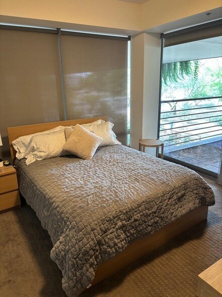 Building Photo - 7117 E Rancho Vista Dr