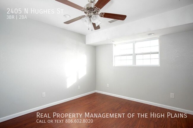 Building Photo - Renovated Near Ross Rogers Golf! HUD vouch...