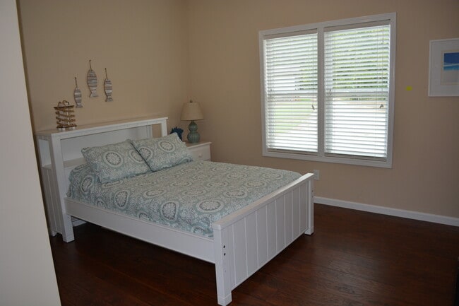 Building Photo - One Level Lake Gaston Home - Hubquarter Cr...