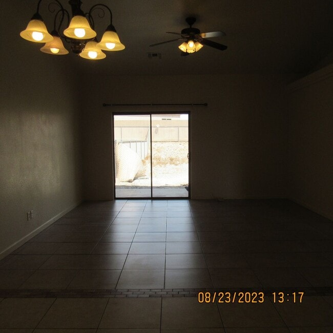 Building Photo - 646 Roamer Ln