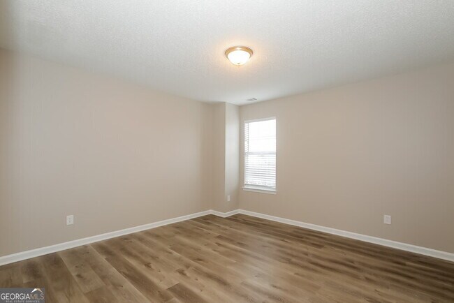 Building Photo - 5713 Colonnade Dr