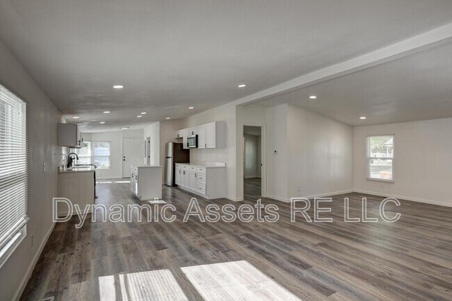 Building Photo - 705 N Cayuga St