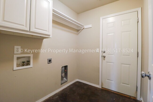 Building Photo - 3 Bed | 2 Bath | Broken Arrow