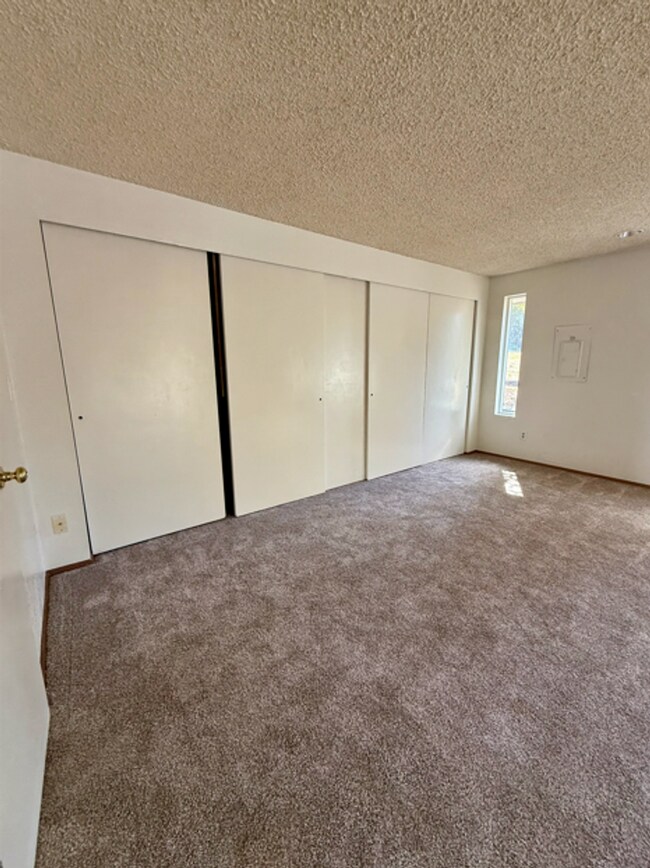 Building Photo - 2028 E 34th St