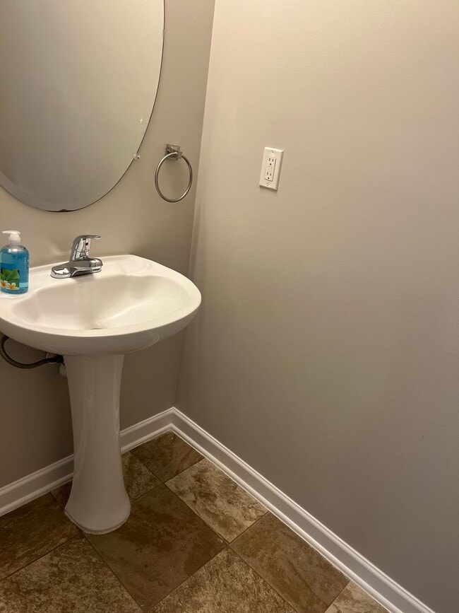 Building Photo - 3 bedroom, 2.5 bath home in Longs!