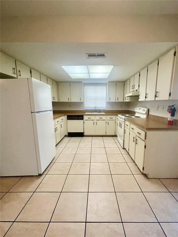 Building Photo - 10337 Usher St