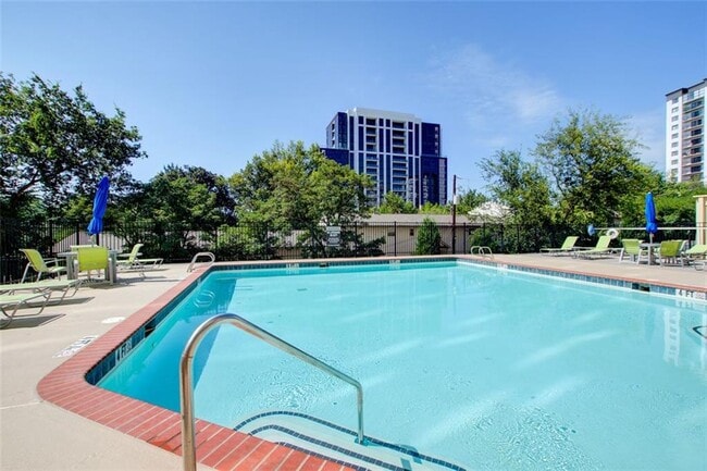 Building Photo - 2479 Peachtree Rd