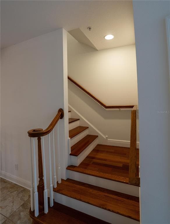 Building Photo - 4639 Overlook Dr NE