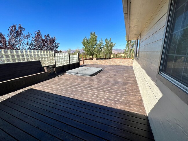 Building Photo - BEAUTIFUL Mountain Home