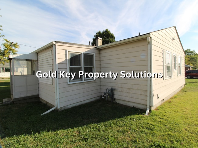 Building Photo - 3 BR 1 BA House with Garage Across from Pu...