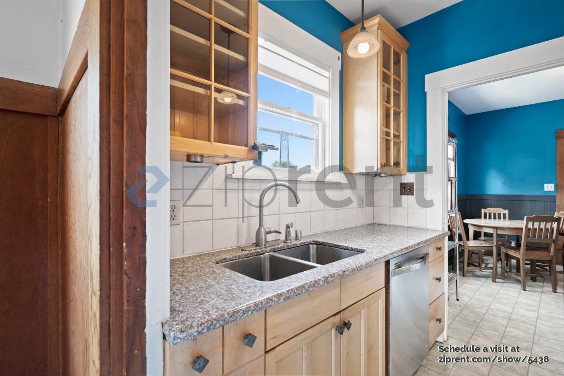 Building Photo - Unit