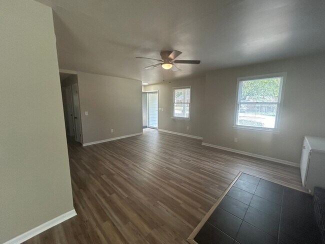 Building Photo - 19 Woodpond Ct