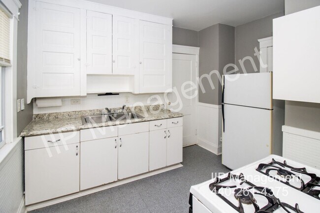 Building Photo - 3104 Montclair Ave