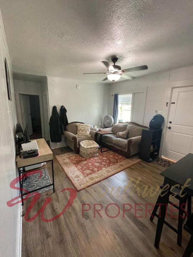 Building Photo - Your own private 1 bedroom oasis!