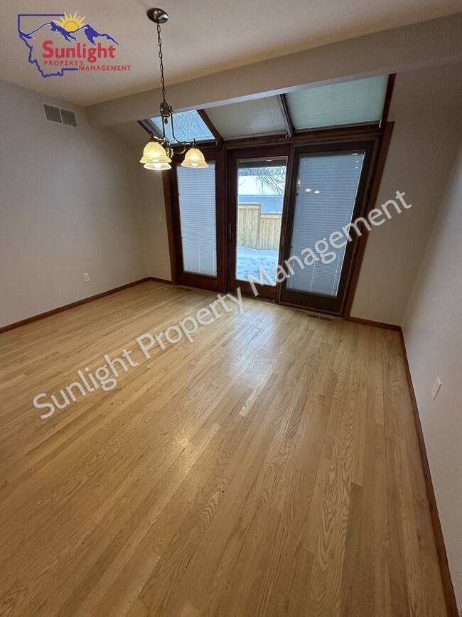 Building Photo - 4-Bedroom Retreat with 3.5 Baths in Billings – 4,378 Sq. Ft. of Comfort on Rimrock Road!