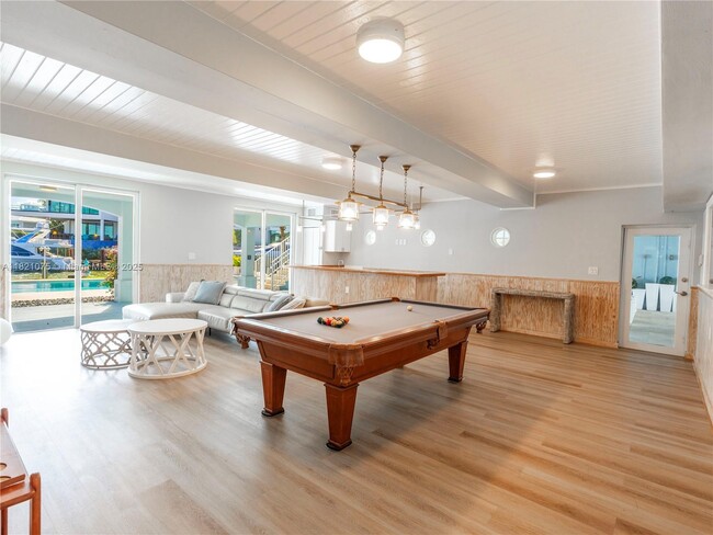 Building Photo - 1080 NE Little River Dr