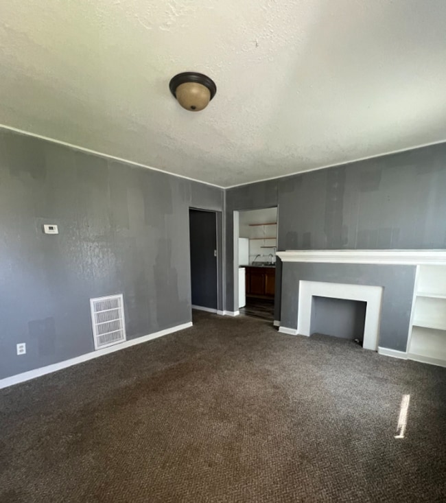 Building Photo - Charming 1 Bedroom 1 Bath Duplex for Rent Northeast Wichita, Near WSU - Prelease Today.