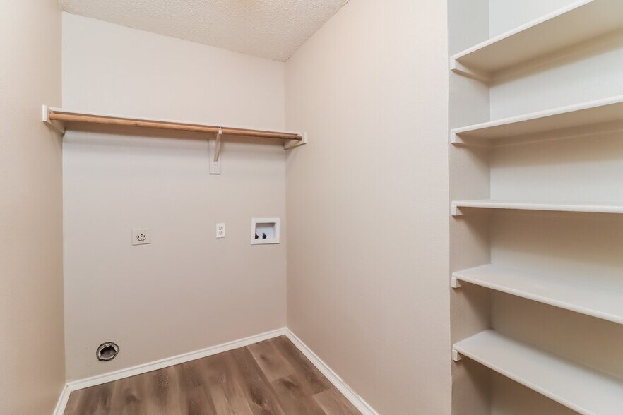 Building Photo - 8128 Twin Oaks Trail