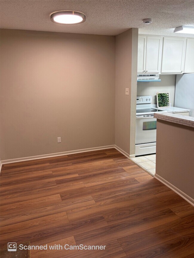 Building Photo - 17331 Red Oak Dr