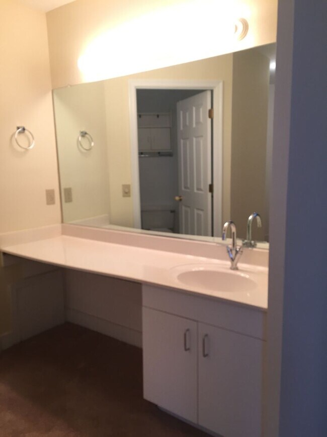 Building Photo - Downtown