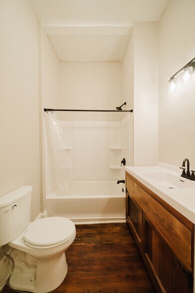 Building Photo - 2533 English Ave