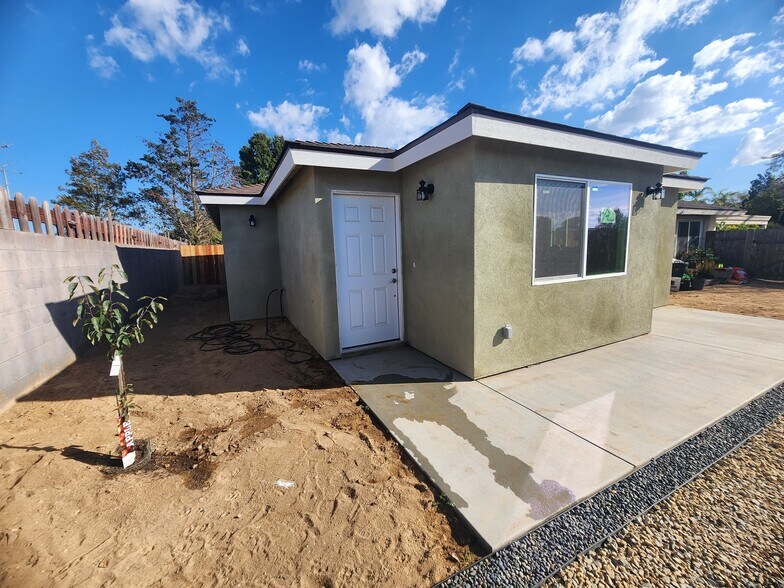 Building Photo - 891 Country Hill Rd