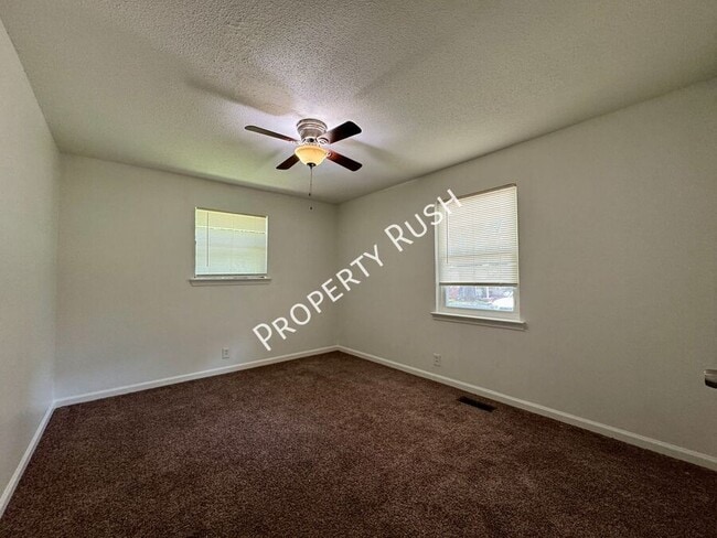 Building Photo - 555 E Garden Farm Rd