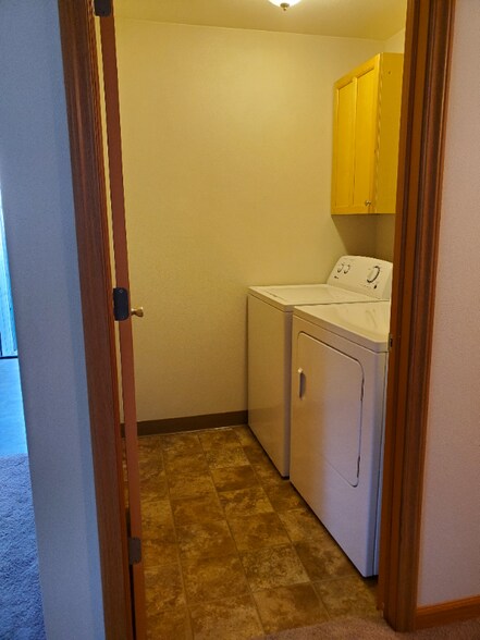 Building Photo - 2019 Simpson Ave