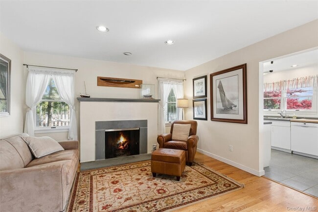 Building Photo - 425 Briarwood Ln