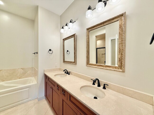Building Photo - Luxurious Downtown Raleigh Condo with High...