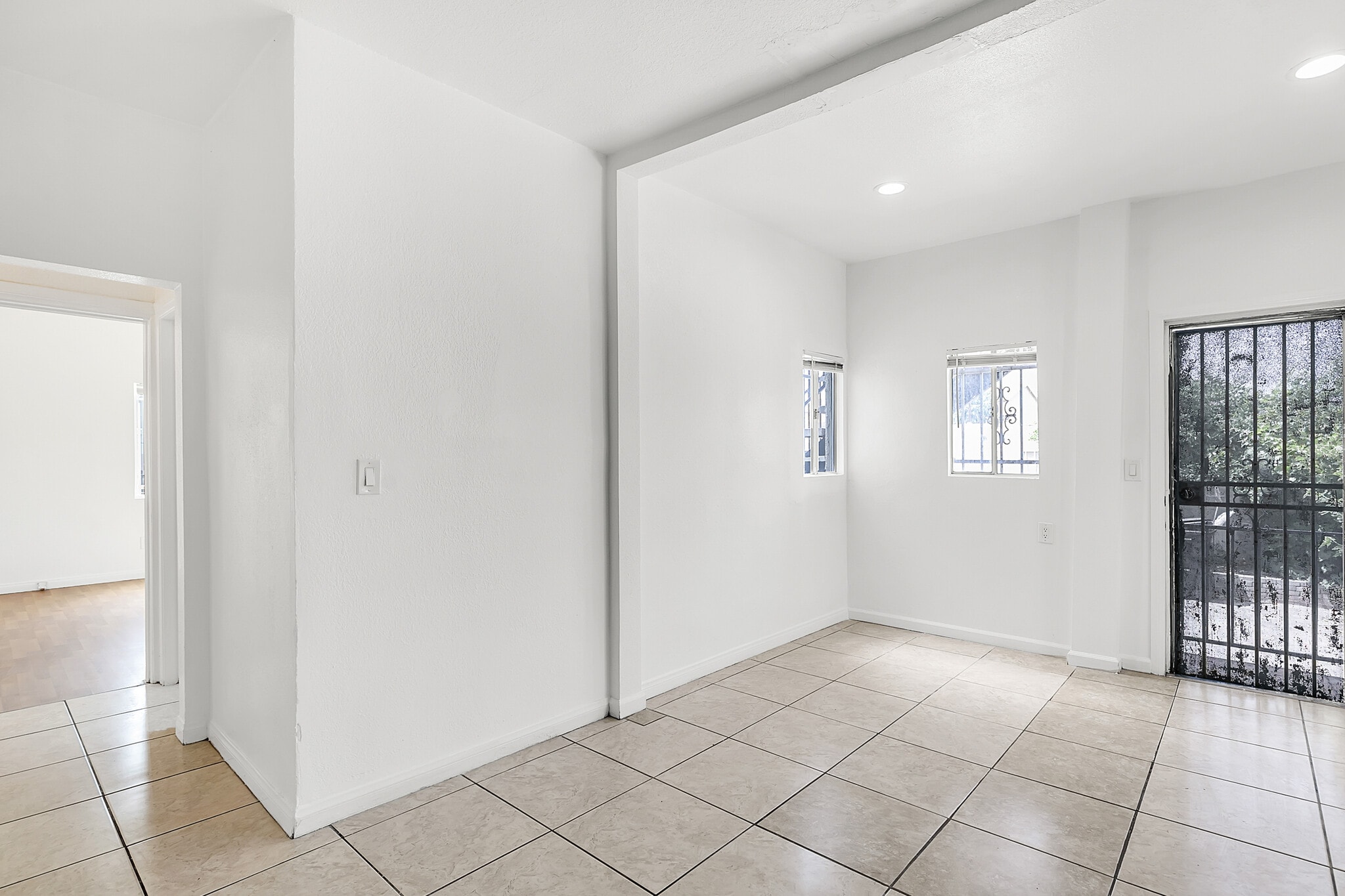 Building Photo - 321 E 84th St